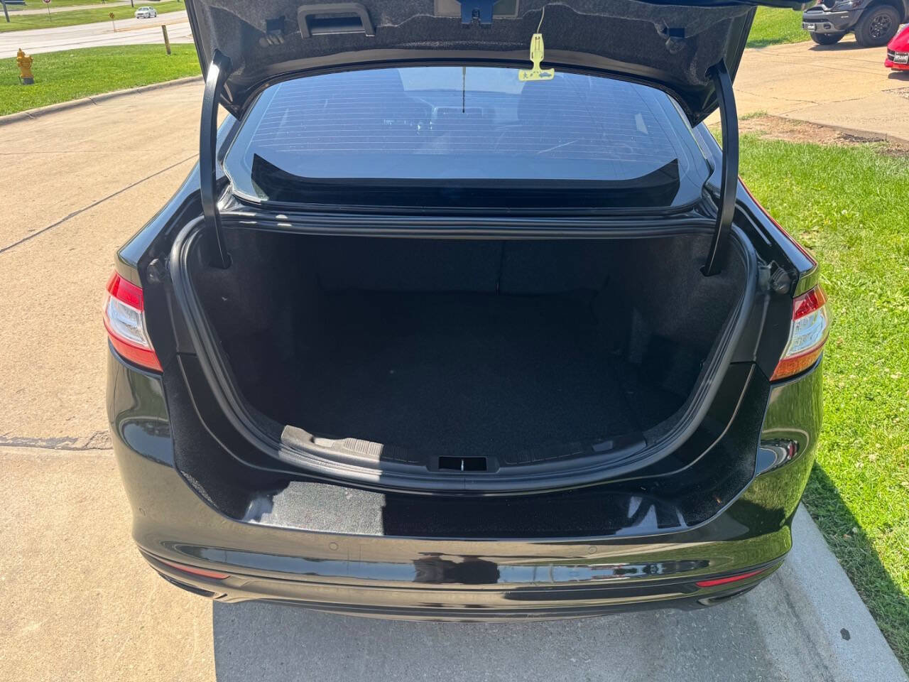 Used 2013 Ford Fusion Titanium FWD image 10