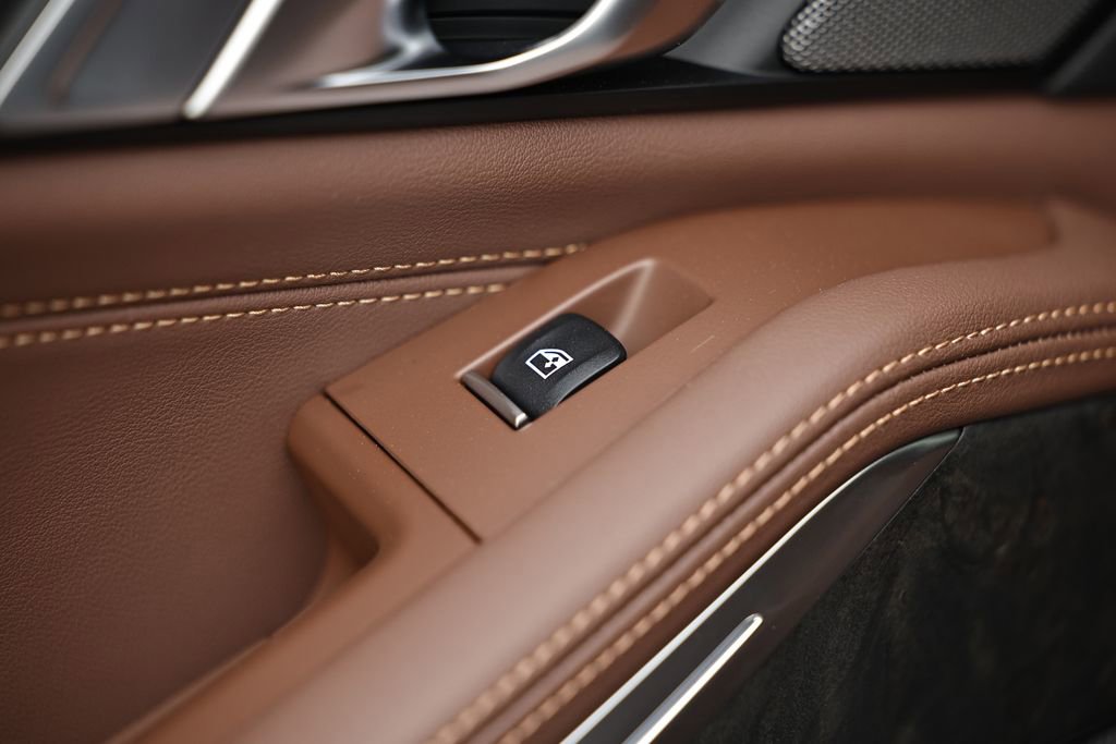 New 2026 BMW X5 xDrive50e w/ Executive Package image 25