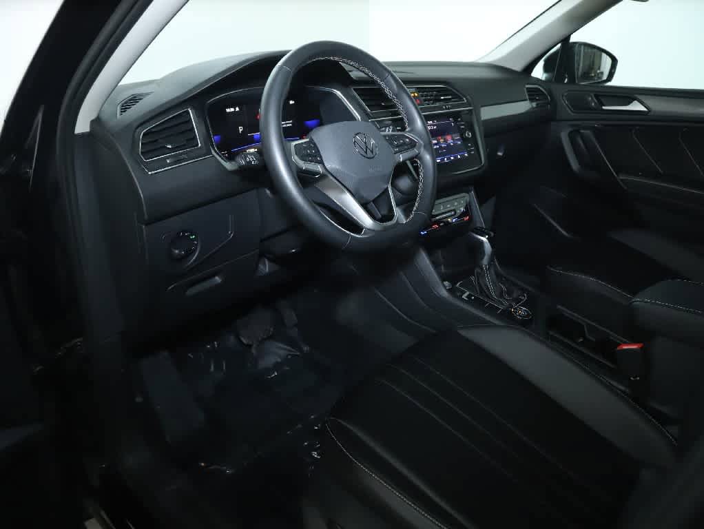 Certified 2022 Volkswagen Tiguan SE w/ Panoramic Sunroof Package image 18