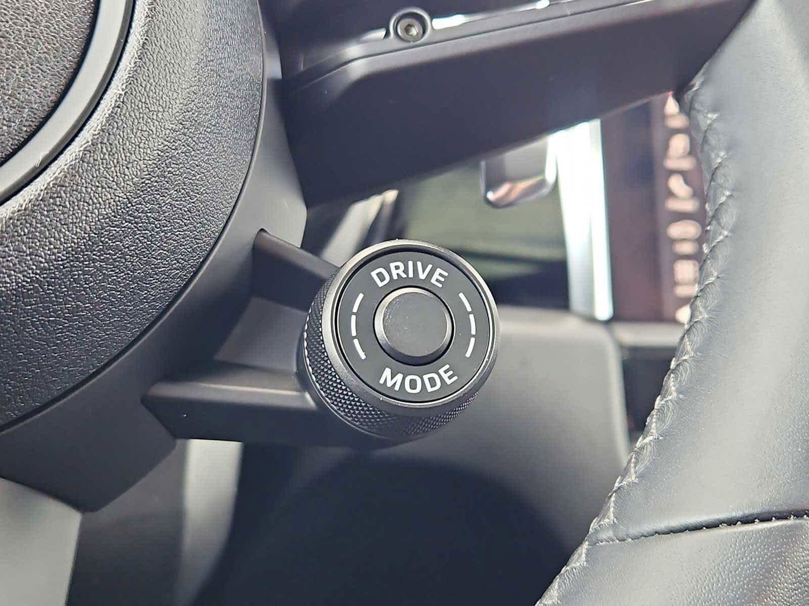 Certified 2025 Porsche Macan Turbo AWD/4WD image 22