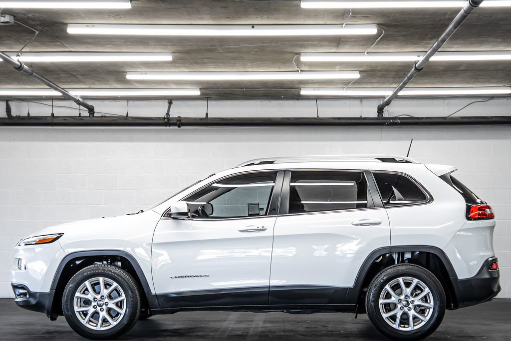 Used 2018 Jeep Cherokee Latitude Plus image 2