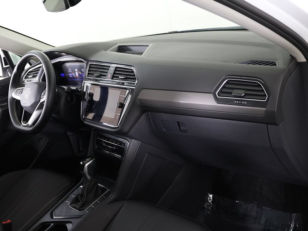 Used 2024 Volkswagen Tiguan SE FWD image 30
