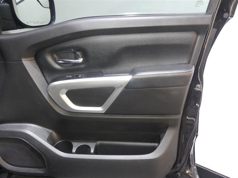 Used 2019 Nissan Titan PRO-4X image 17