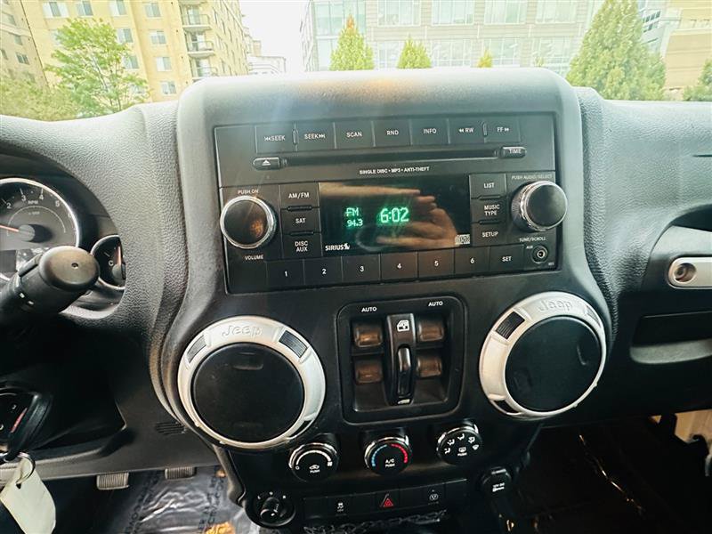 Used 2015 Jeep Wrangler Unlimited Sahara AWD/4WD image 9