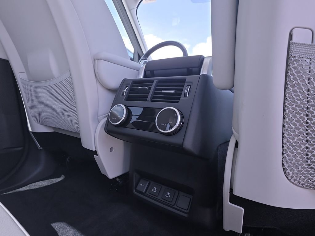 Used 2024 Land Rover Discovery S AWD/4WD image 12