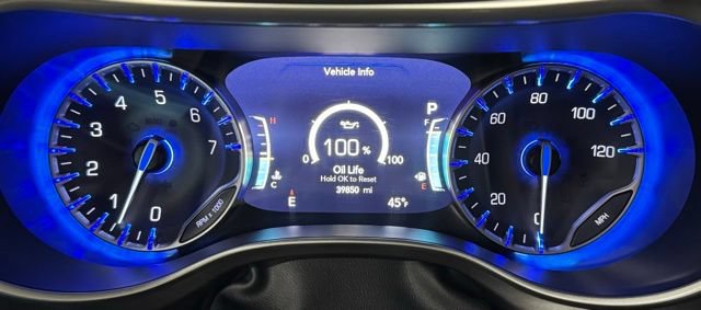 Used 2024 Chrysler Pacifica Touring-L FWD image 16