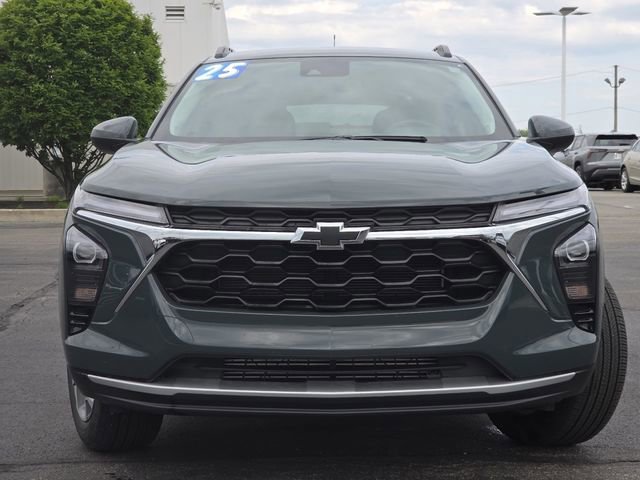 Used 2025 Chevrolet Trax LT w/ Driver Confidence Package FWD image 16