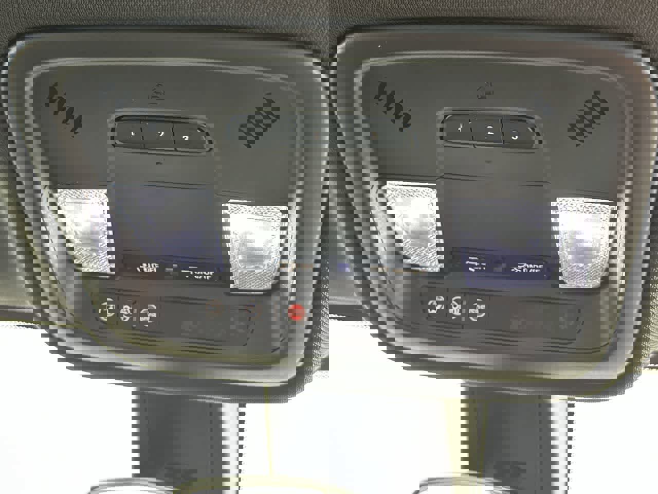 Used 2023 Chevrolet Traverse LT image 29