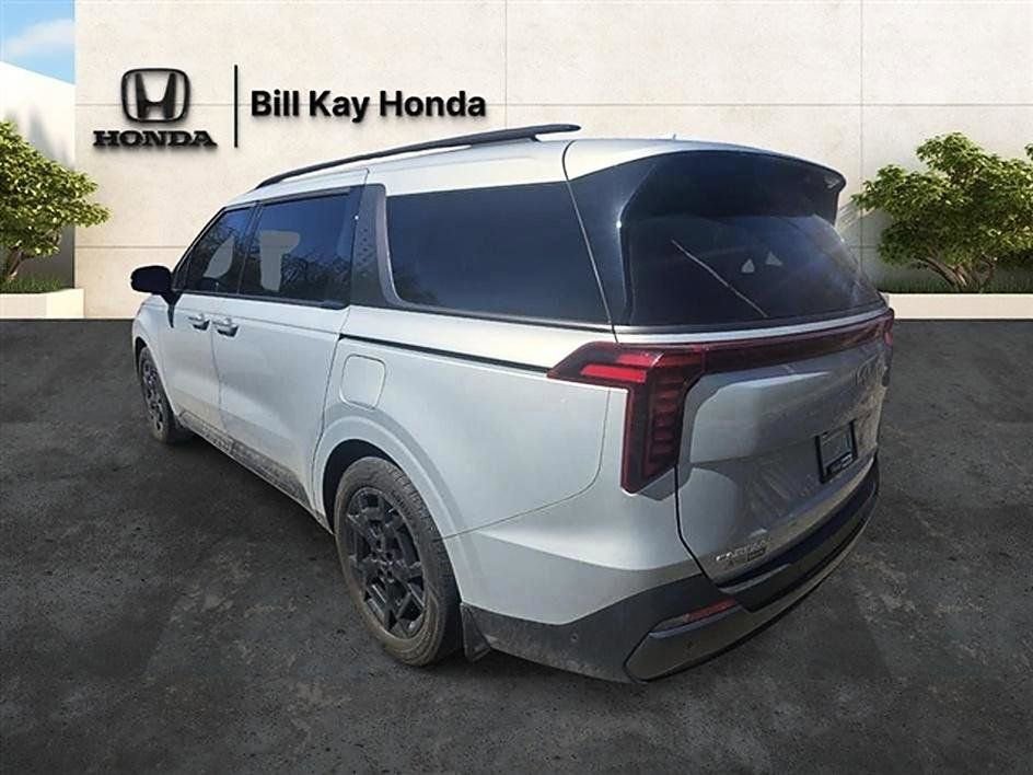 Used 2025 Kia Carnival SX Prestige image 7