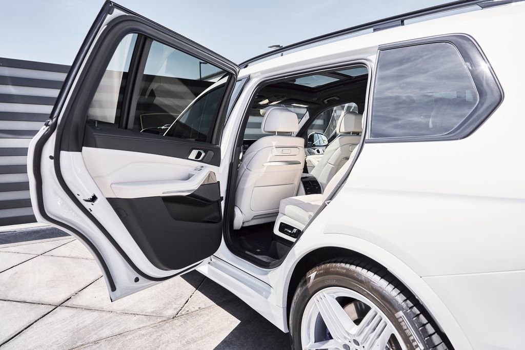 Used 2023 BMW ALPINA XB7 image 30