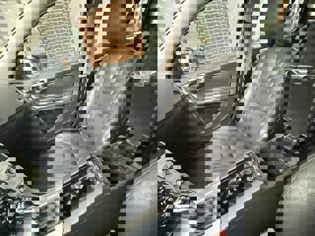 Used 2017 Volvo V60 T5 Premier w/ Convenience Package image 25