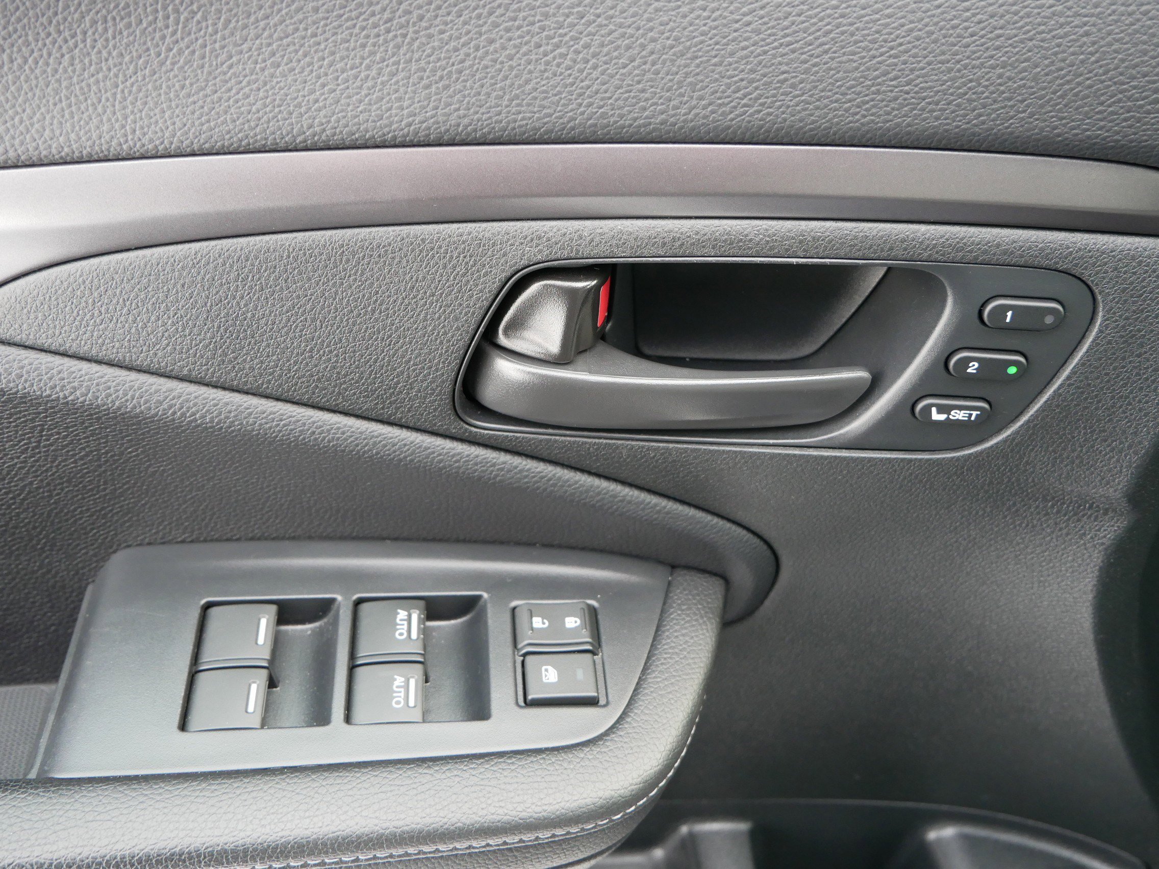 Certified 2025 Honda Passport EX-L image 19