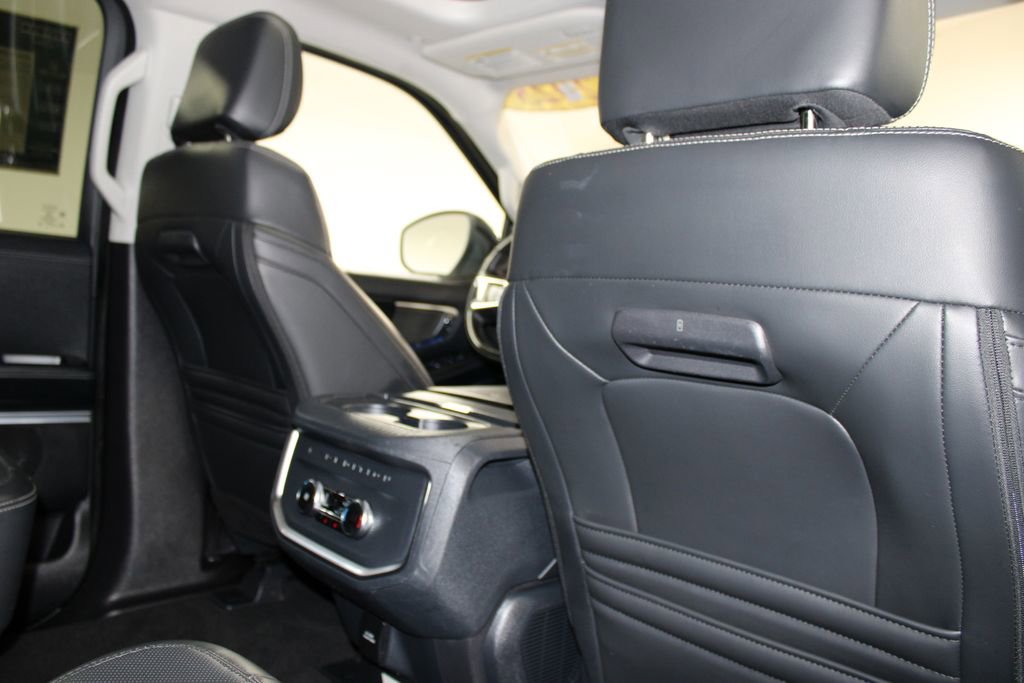 Used 2025 Ford Expedition Platinum image 42