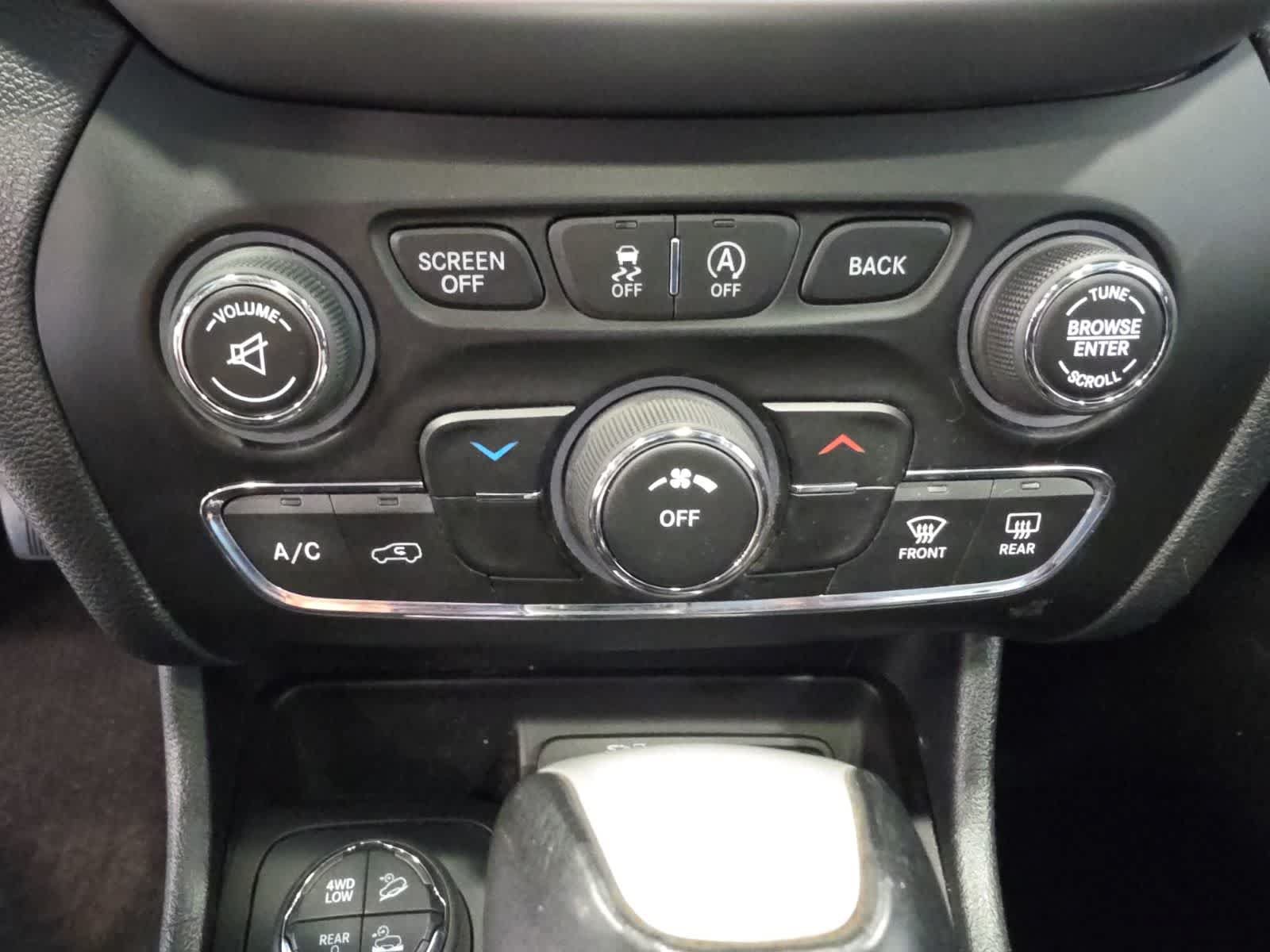 Used 2016 Jeep Cherokee Trailhawk w/ Cold Weather Group AWD/4WD image 23