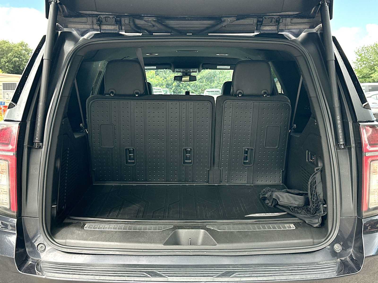 Used 2022 Chevrolet Suburban Premier AWD/4WD image 28