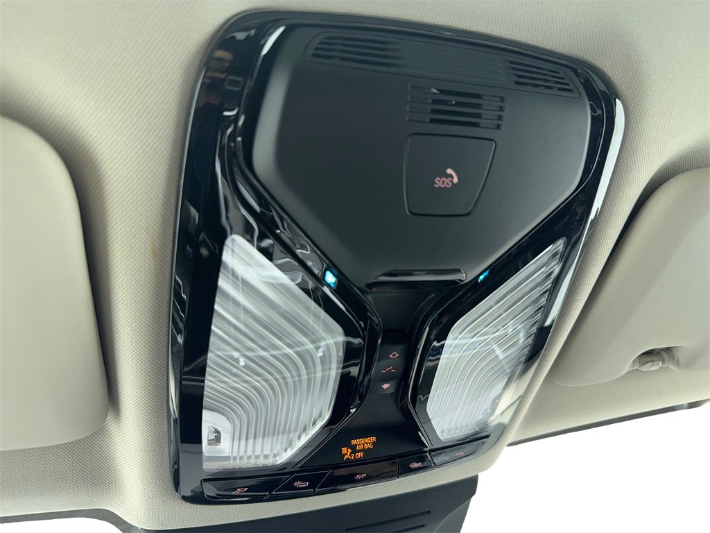 Used 2024 BMW X7 xDrive40i image 32