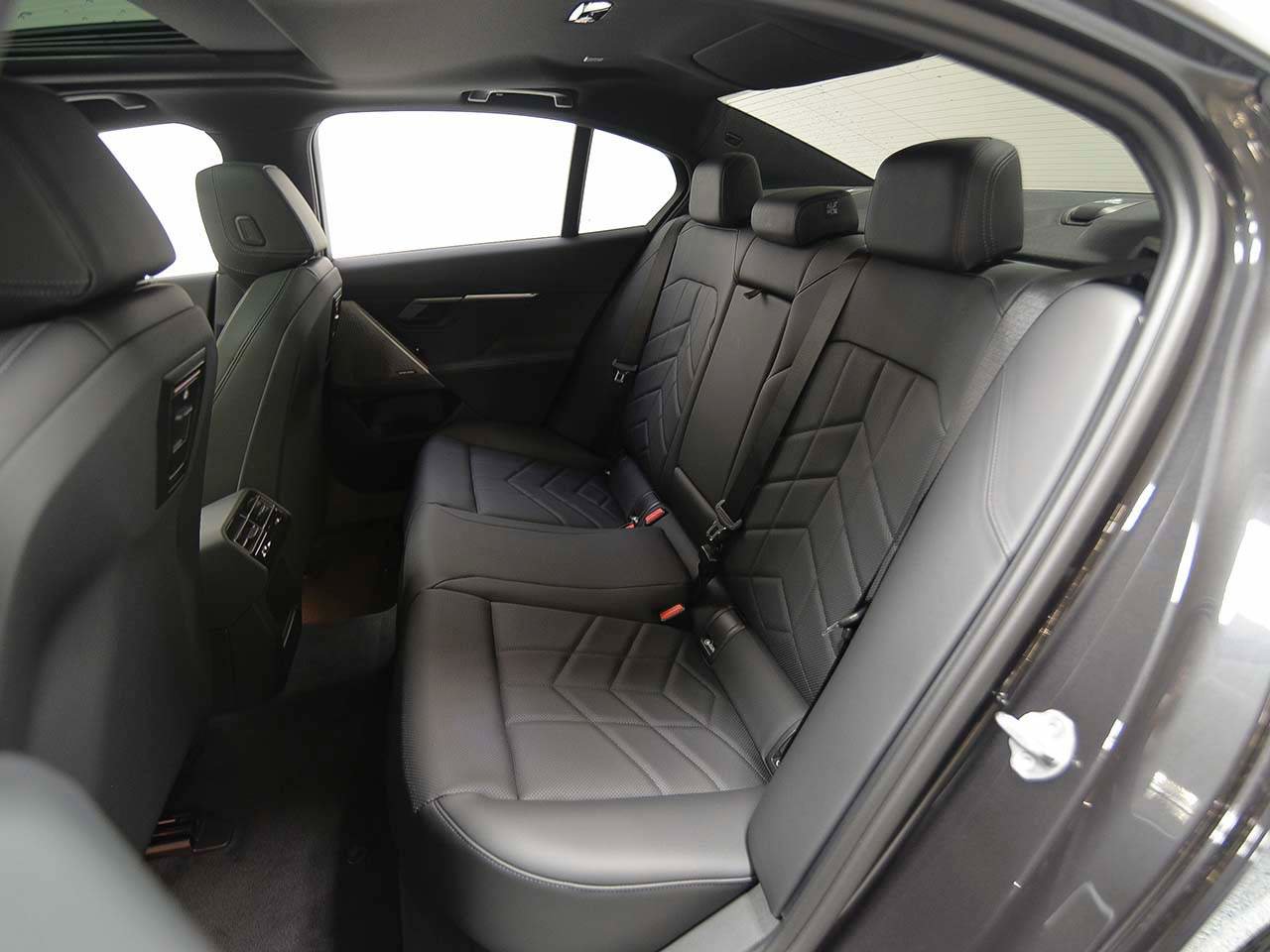 Used 2024 BMW 530i w/ Convenience Package image 9