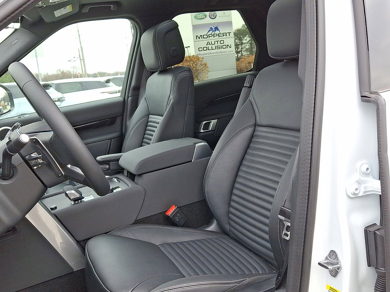 Certified 2025 Land Rover Discovery S AWD/4WD image 17