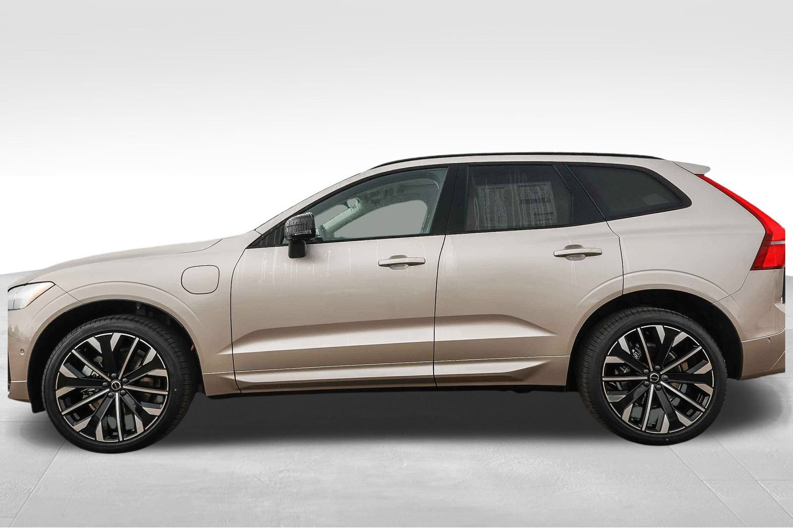 New 2026 Volvo XC60 T8 Ultra w/ Protection Package Premier AWD/4WD image 8