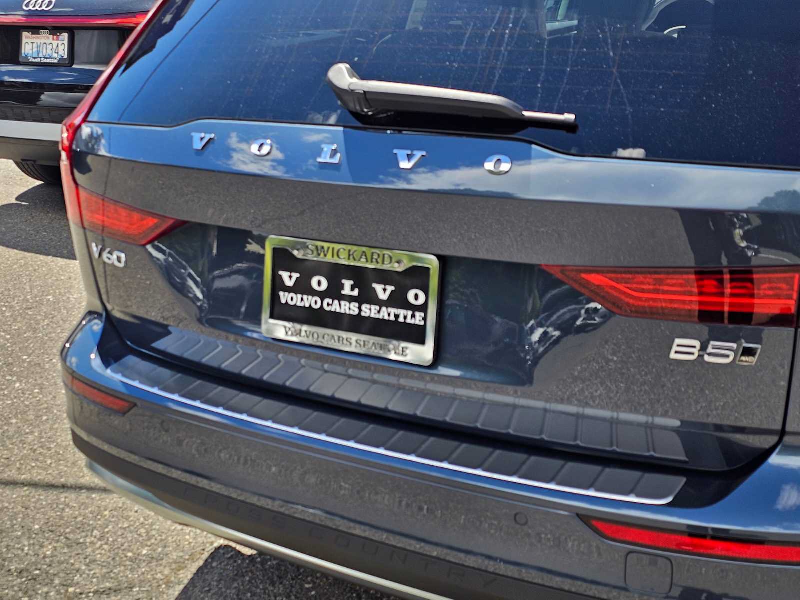 New 2026 Volvo V60 B5 Cross Country Plus w/ Protection Package Premier AWD/4WD image 15