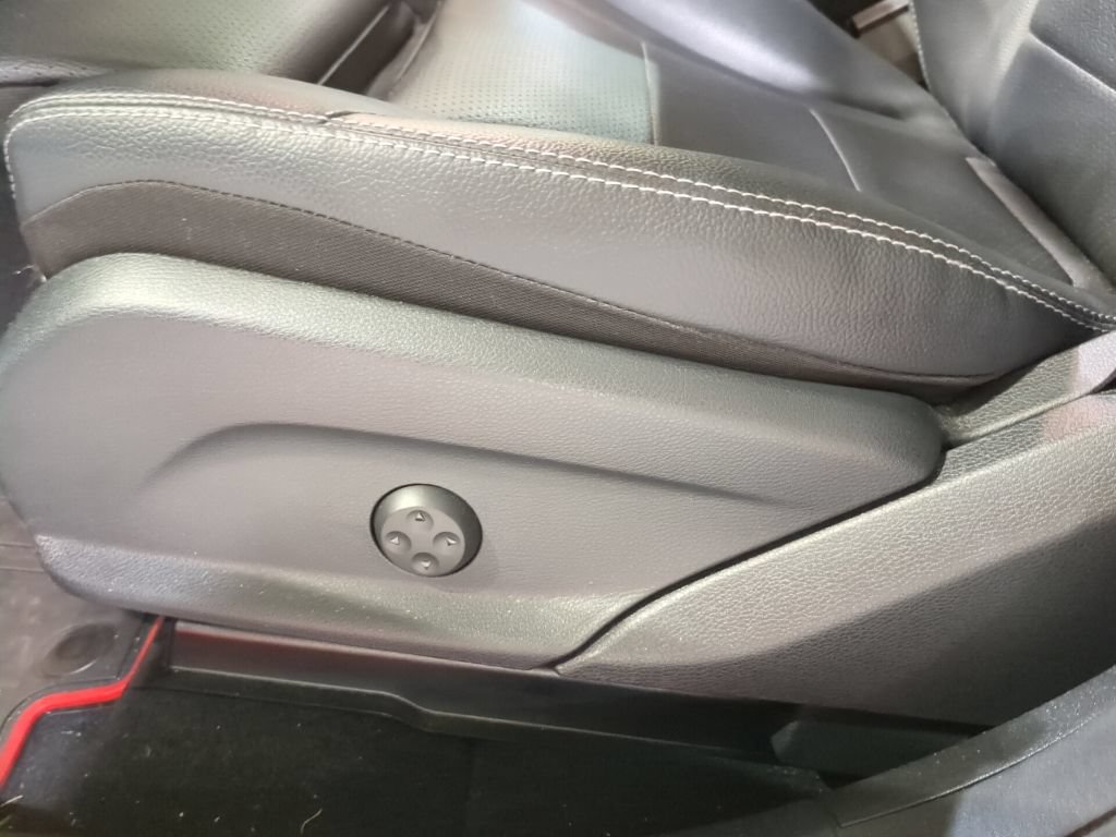 Used 2021 Mercedes-Benz GLC 300 4MATIC image 15