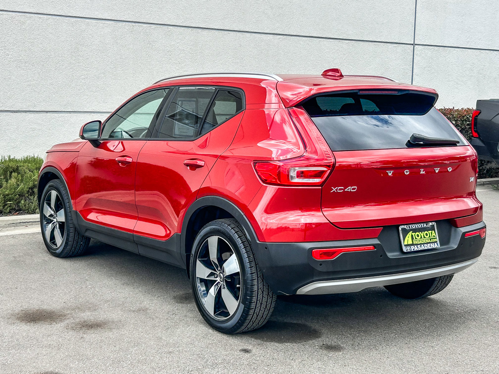 Used 2019 Volvo XC40 T4 Momentum FWD image 8
