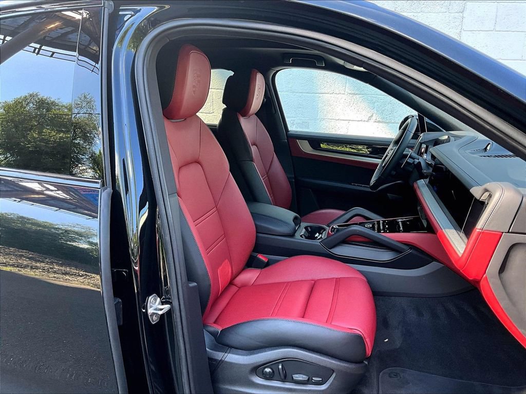 Certified 2026 Porsche Cayenne E-Hybrid Coupe AWD/4WD image 12