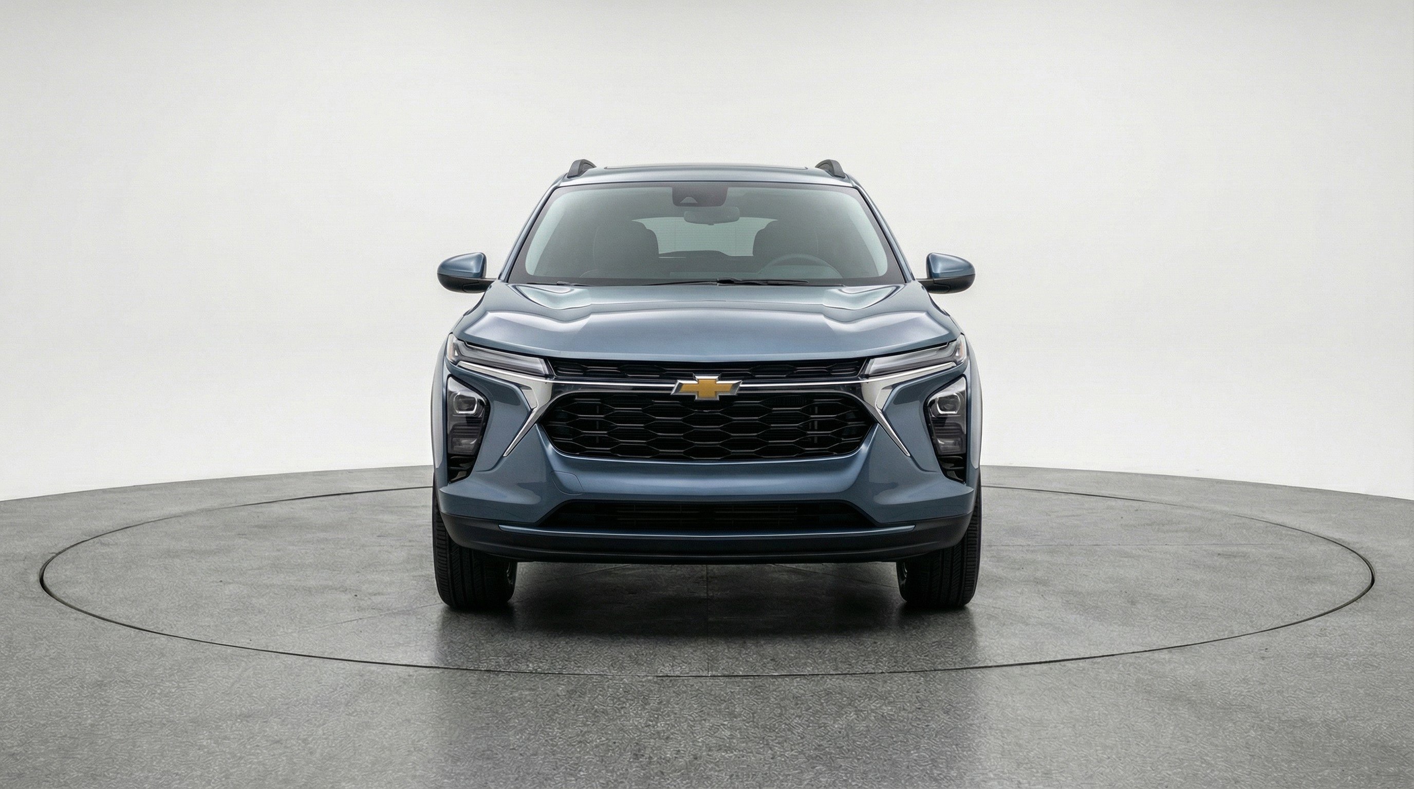 Used 2025 Chevrolet Trax LT FWD image 2