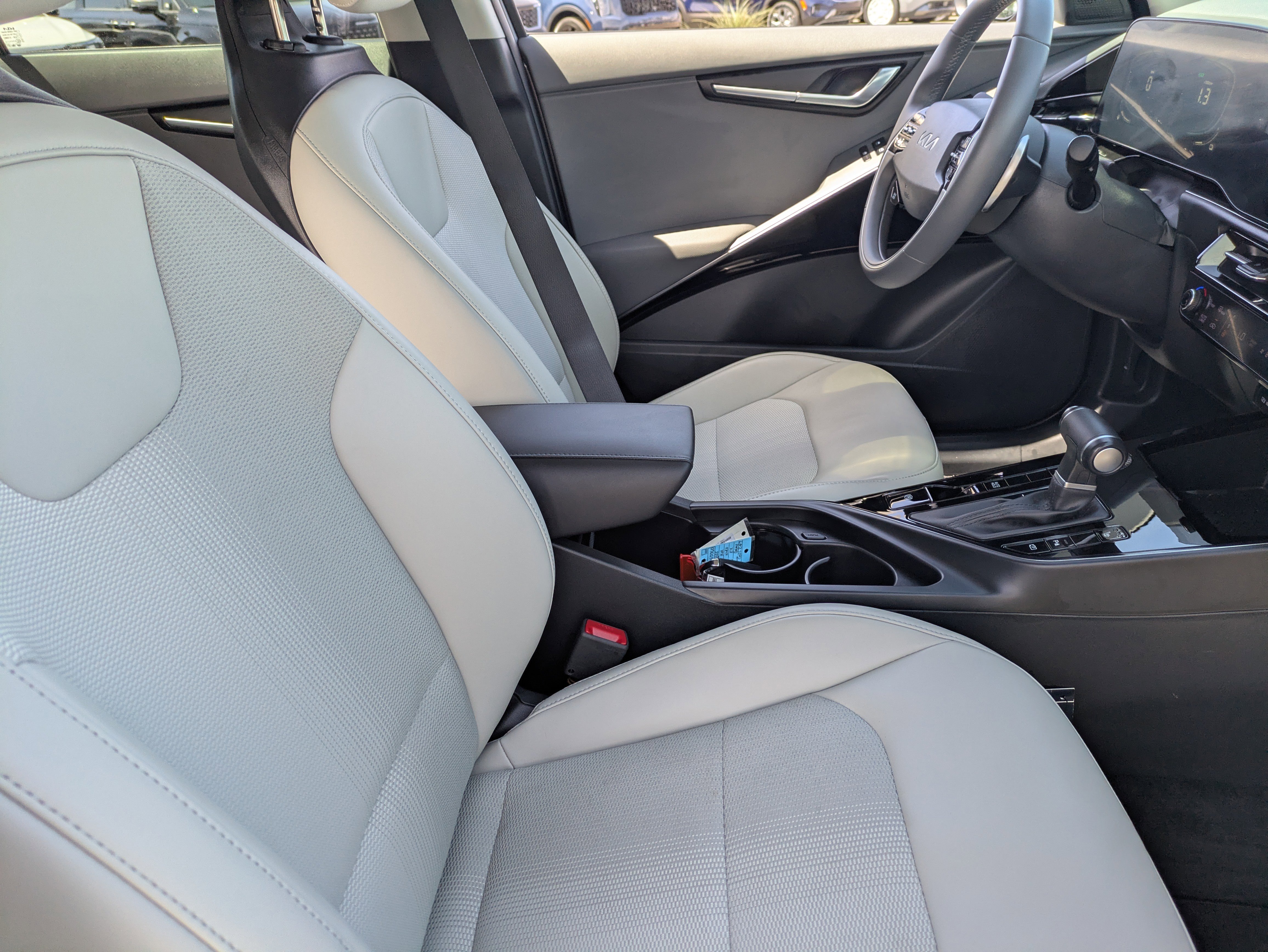 Certified 2025 Kia Niro EX FWD image 12