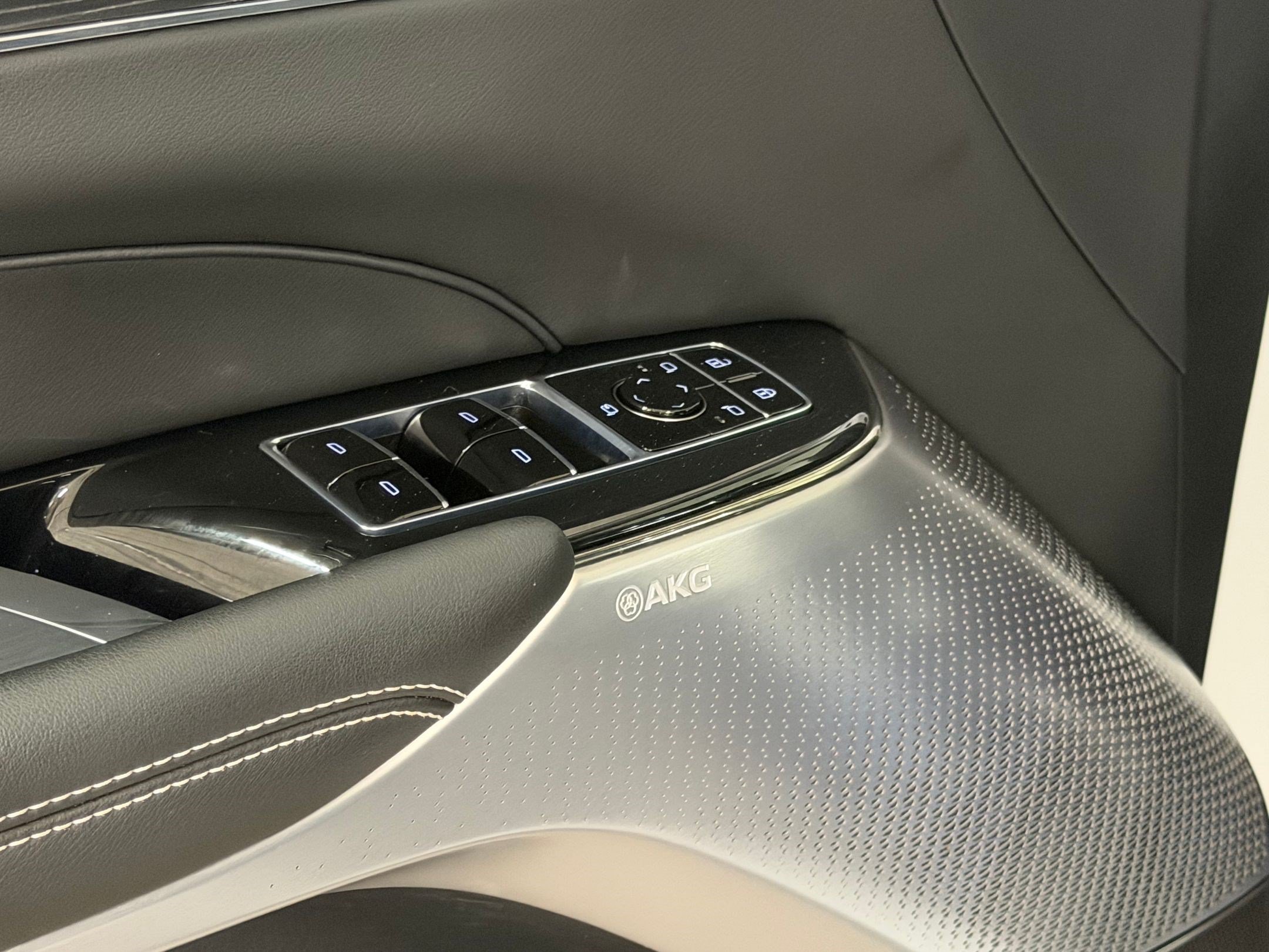 Certified 2024 Cadillac Lyriq Luxury RWD image 27