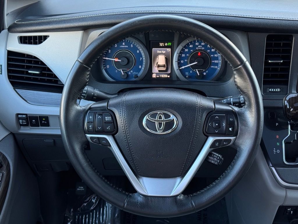 Used 2020 Toyota Sienna XLE Premium image 18