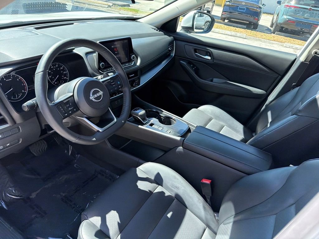 Used 2024 Nissan Rogue SV w/ SV Premium Package image 14