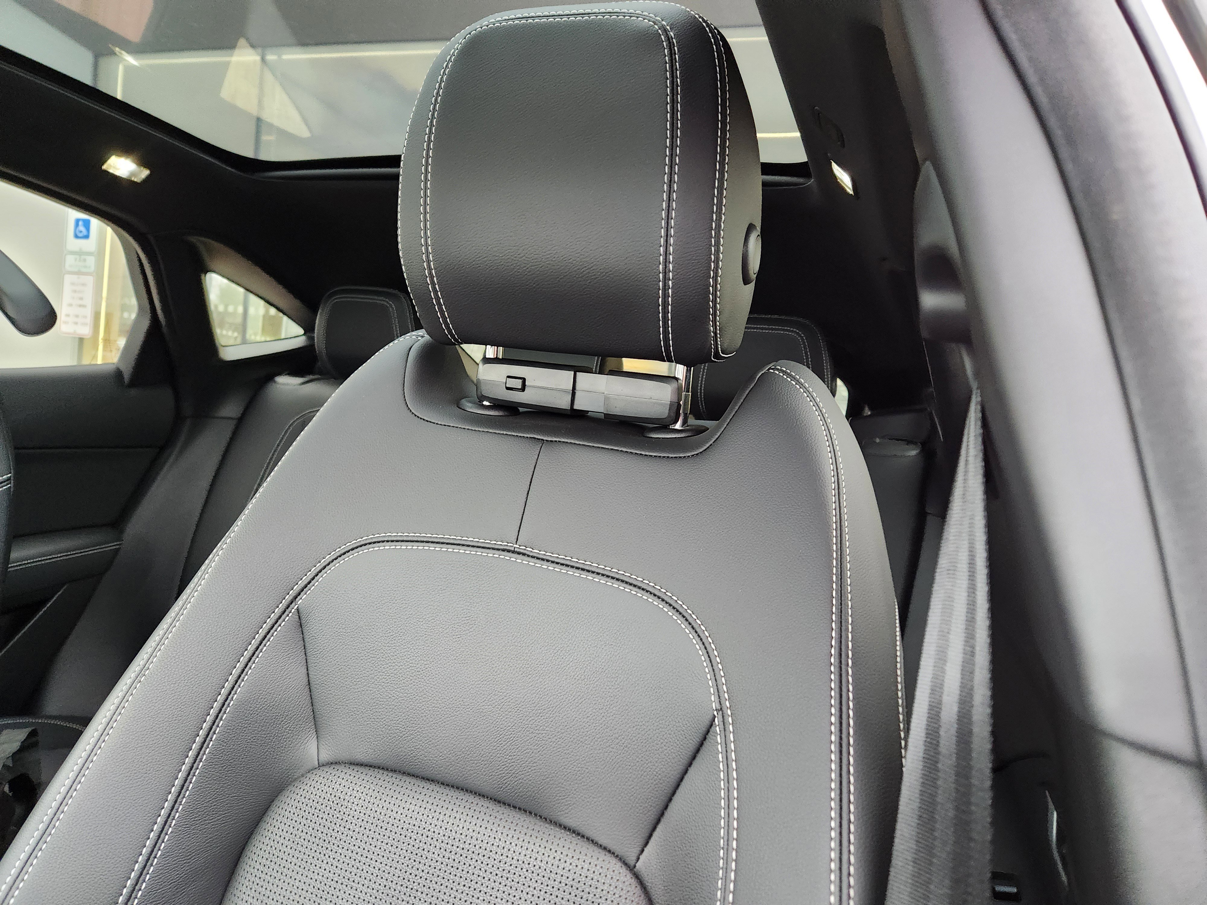 Certified 2024 Jaguar E-PACE R-Dynamic SE image 11