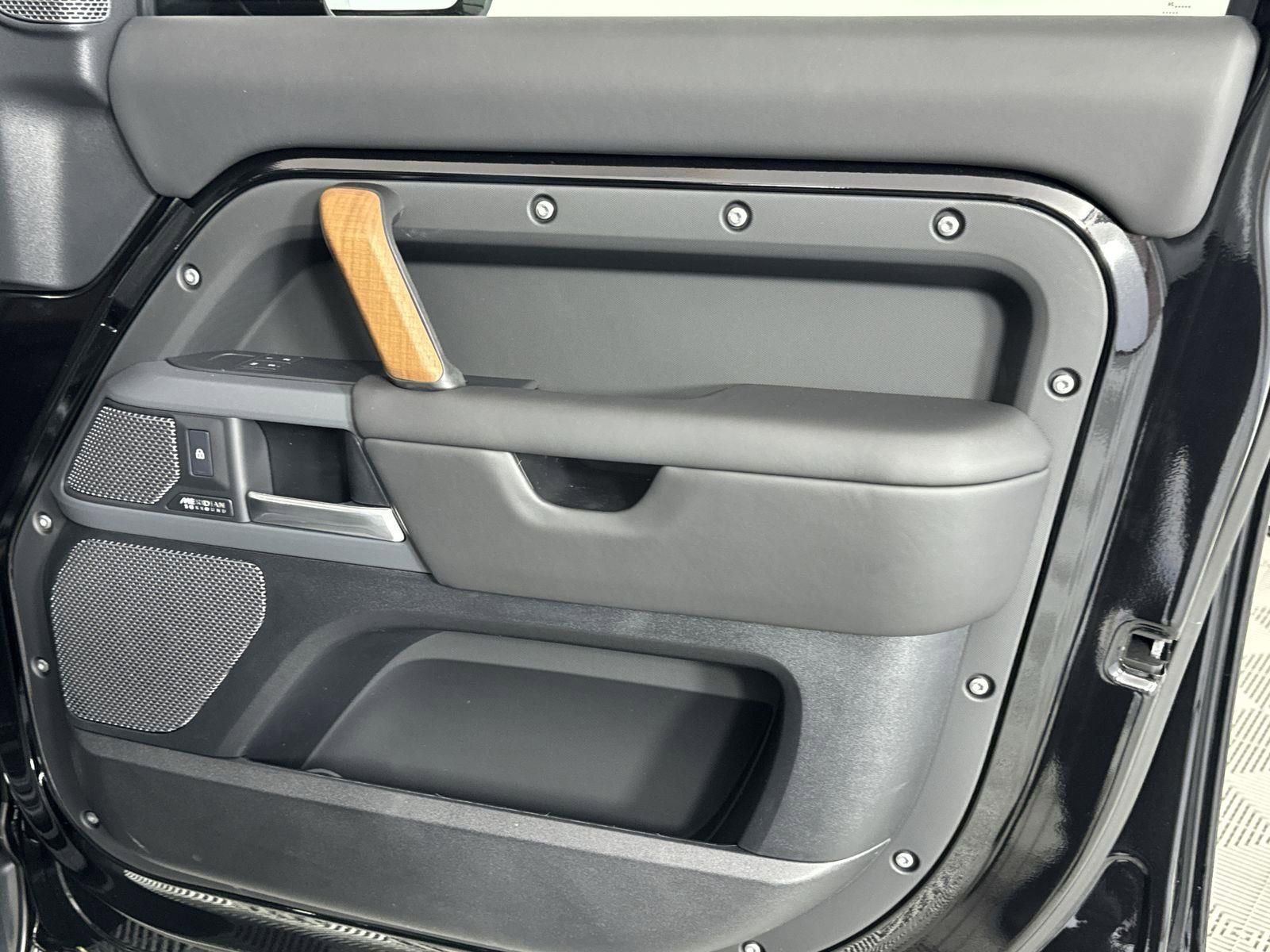 Certified 2024 Land Rover Defender 110 X AWD/4WD image 33