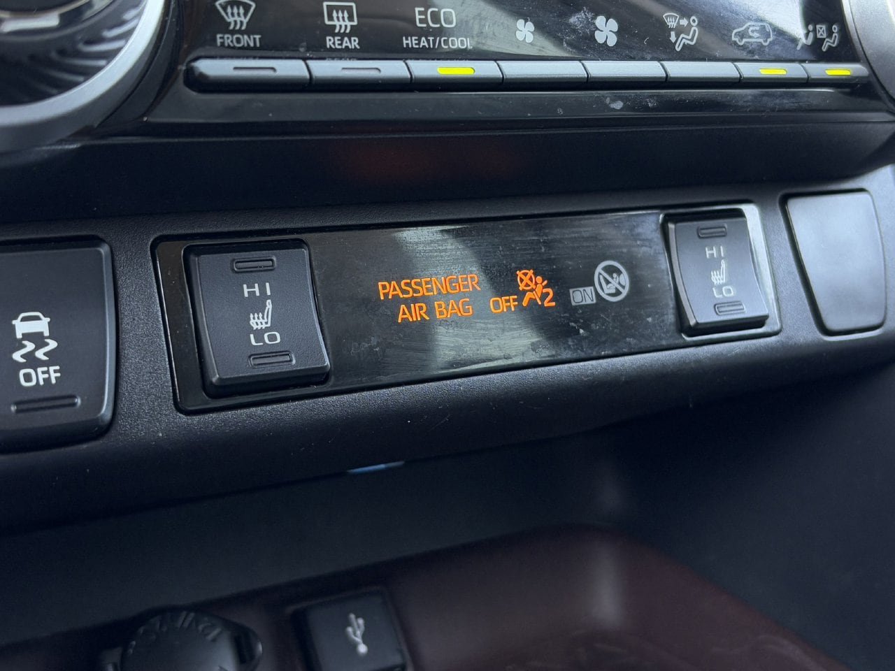Used 2021 Toyota RAV4 Limited AWD/4WD image 22