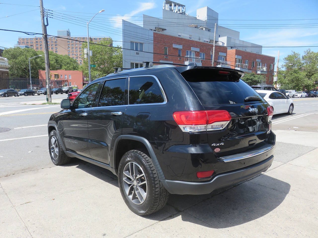 Used 2018 Jeep Grand Cherokee Limited AWD/4WD image 5