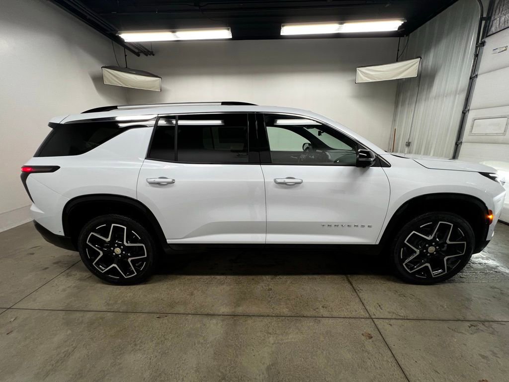 New 2026 Chevrolet Traverse High Country image 2