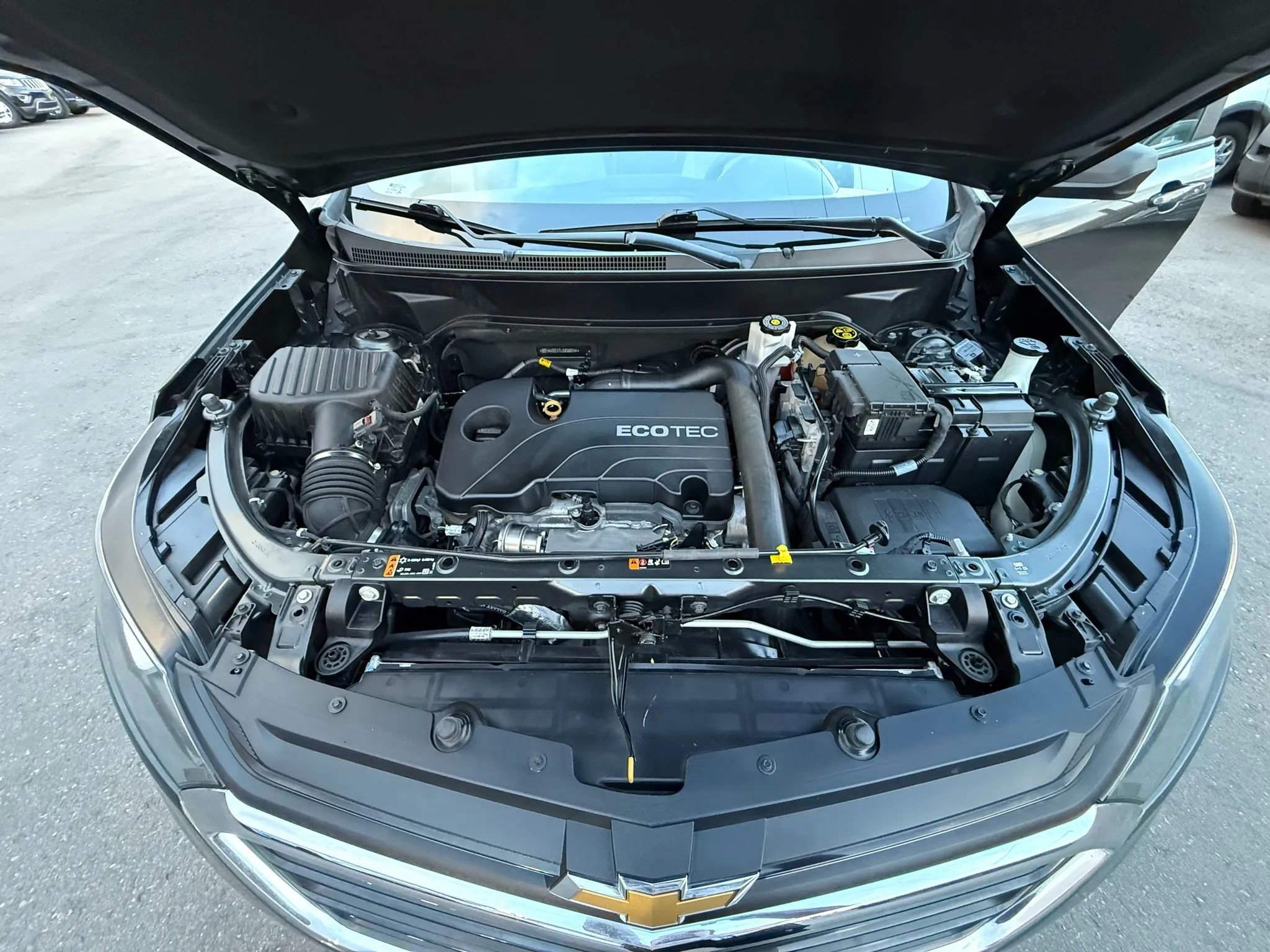 Used 2020 Chevrolet Equinox LS image 38