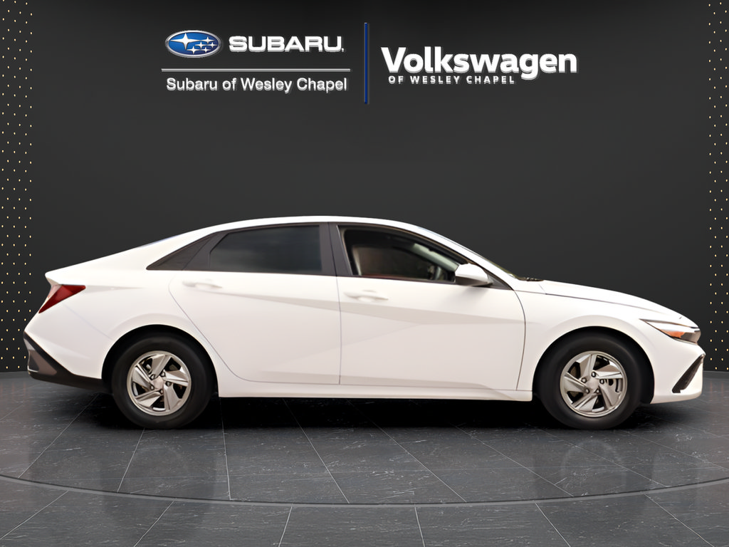 Used 2025 Hyundai Elantra SE FWD image 8