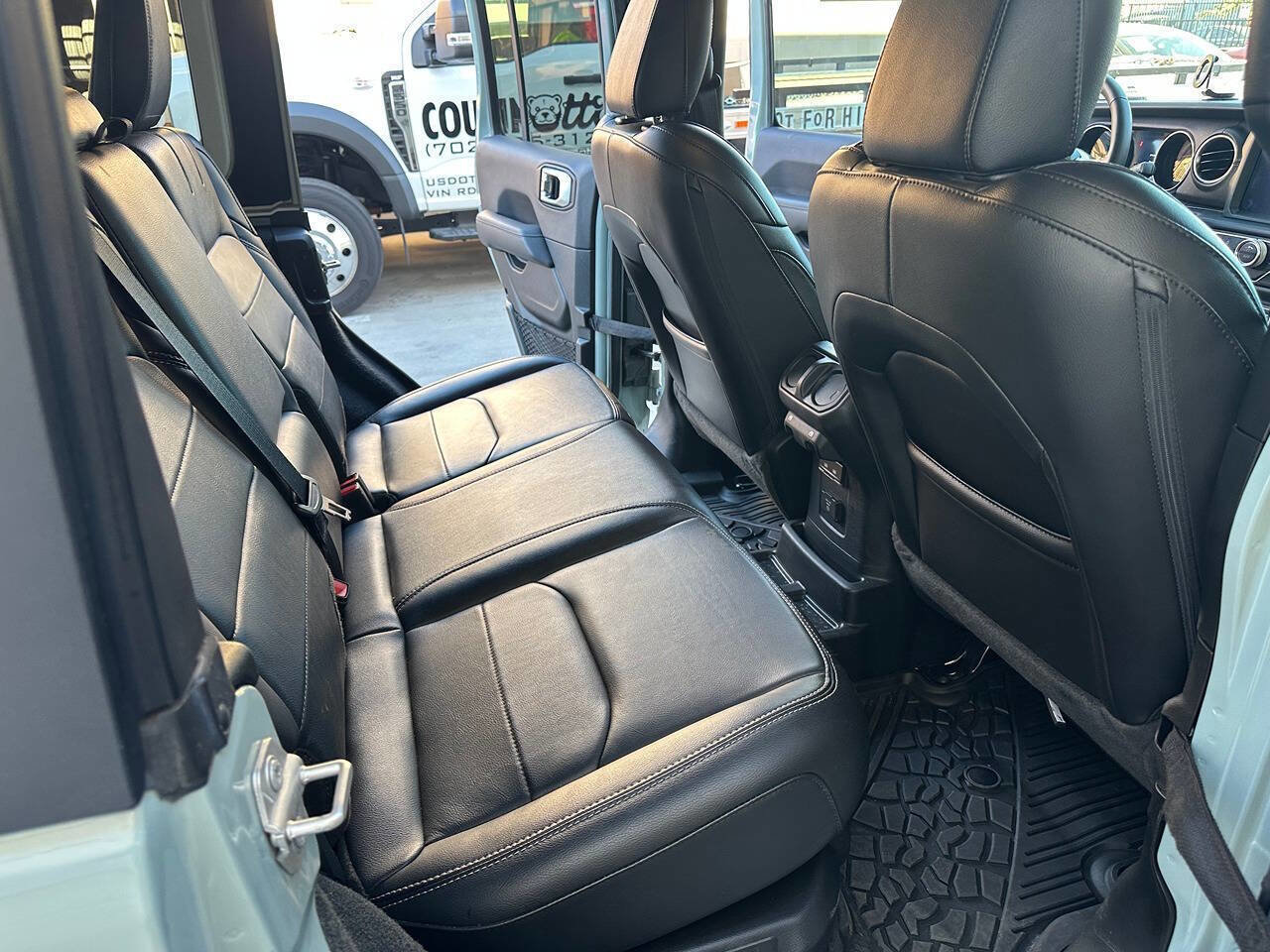 Used 2023 Jeep Wrangler Unlimited Sahara w/ Cold Weather Group AWD/4WD image 10