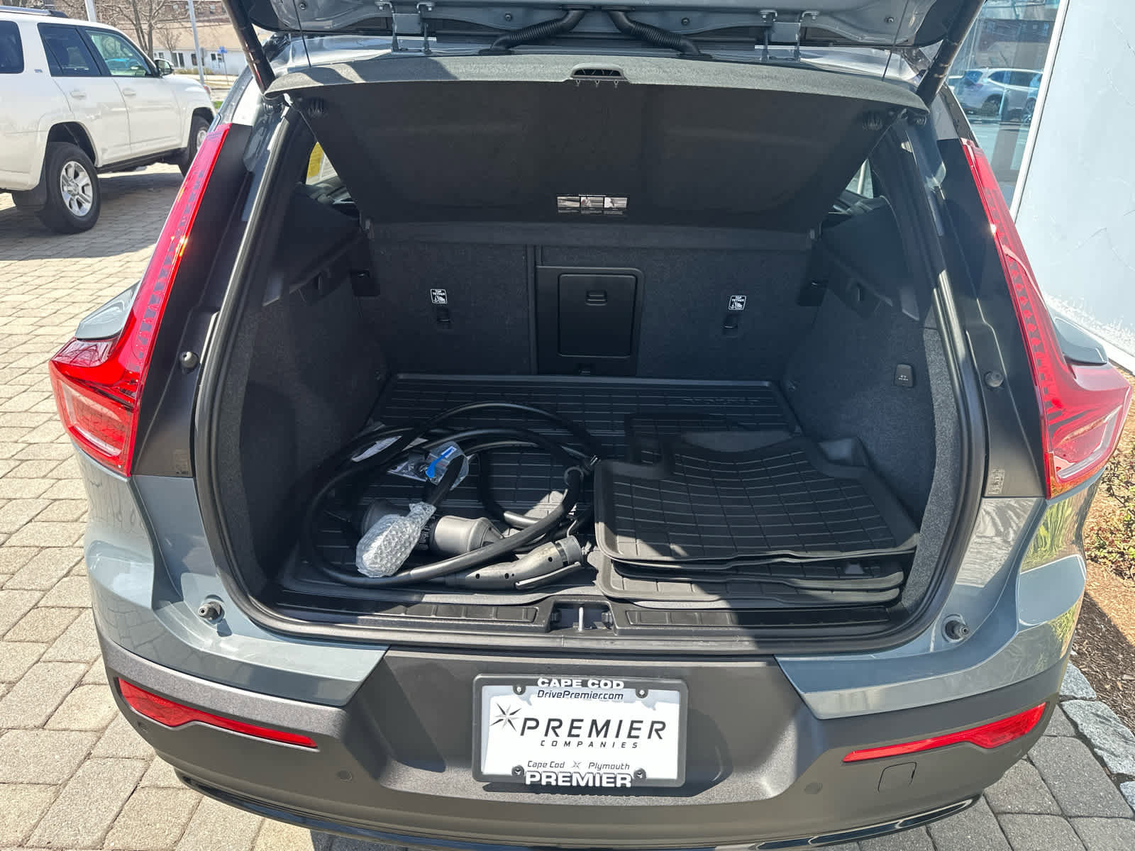 Used 2023 Volvo XC40 Recharge Ultimate w/ Protection Package Premier image 35