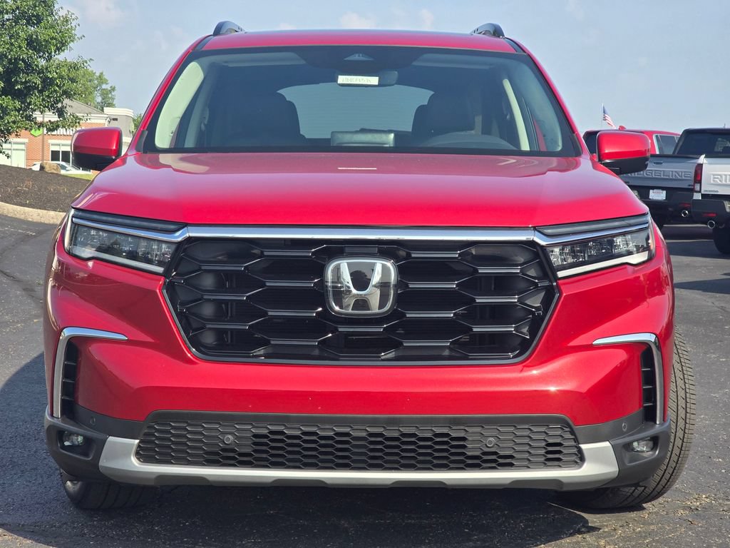 Used 2025 Honda Pilot Touring image 3