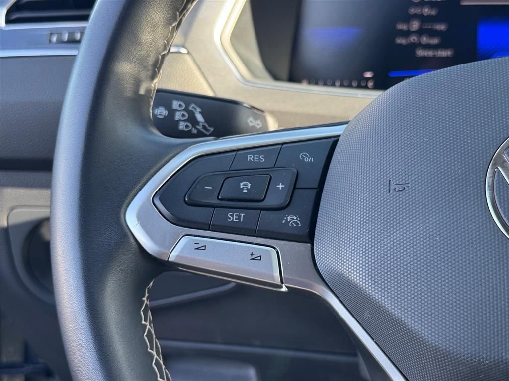 Used 2023 Volkswagen Tiguan SE FWD image 18