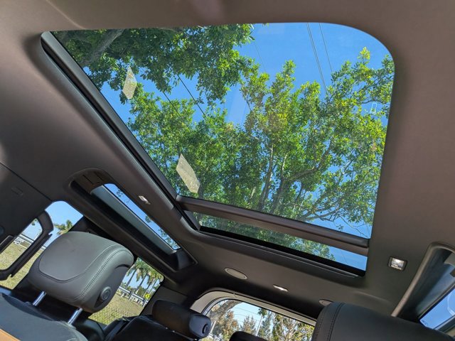 Certified 2024 Land Rover Defender 90 X-Dynamic SE image 13