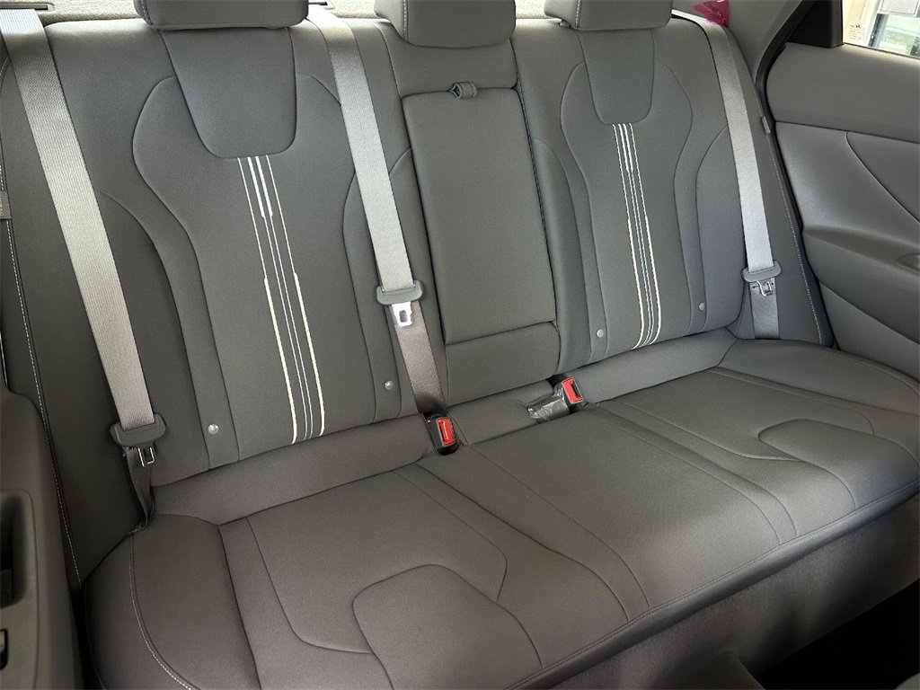Used 2024 Hyundai Elantra SEL w/ Convenience Package image 21