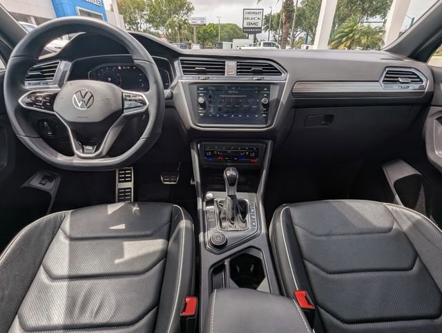 Certified 2022 Volkswagen Tiguan SEL R-Line image 18