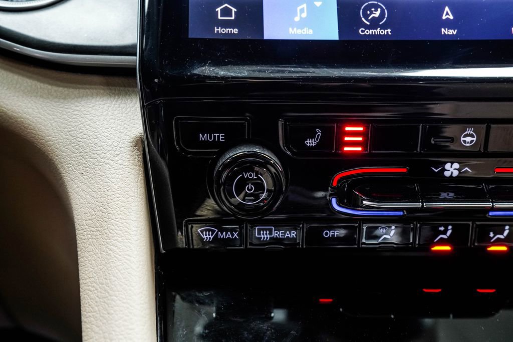 Used 2023 Jeep Grand Cherokee L Limited image 29