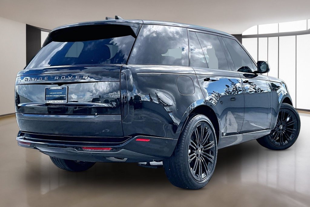 Used 2025 Land Rover Range Rover SE AWD/4WD image 6
