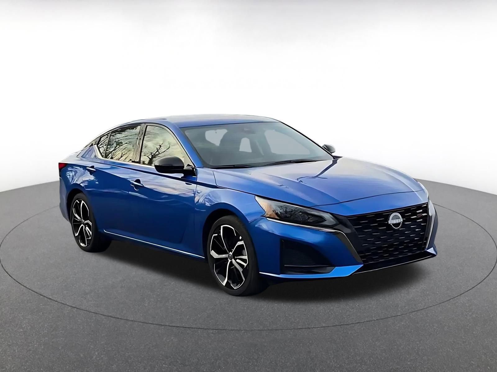 Used 2025 Nissan Altima 2.5 SR image 2