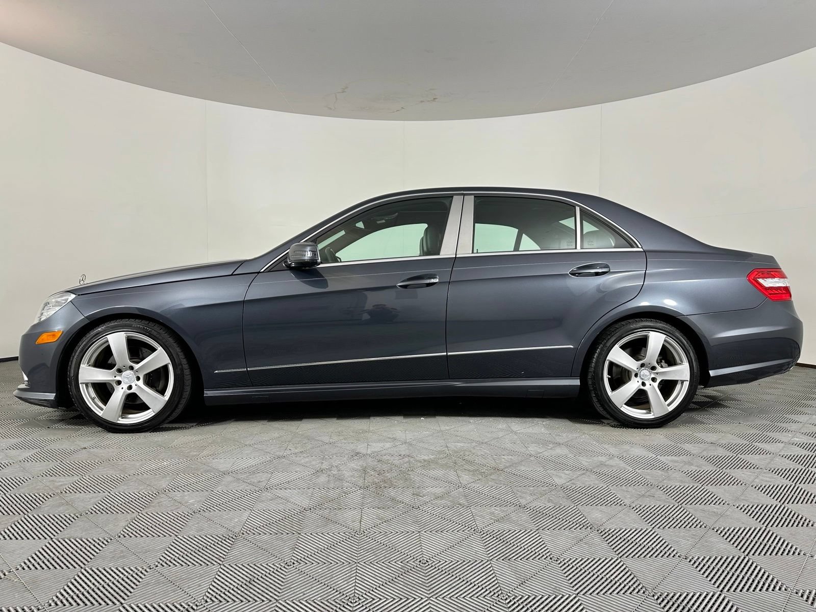 Used 2011 Mercedes-Benz E 350 4MATIC Sedan image 16